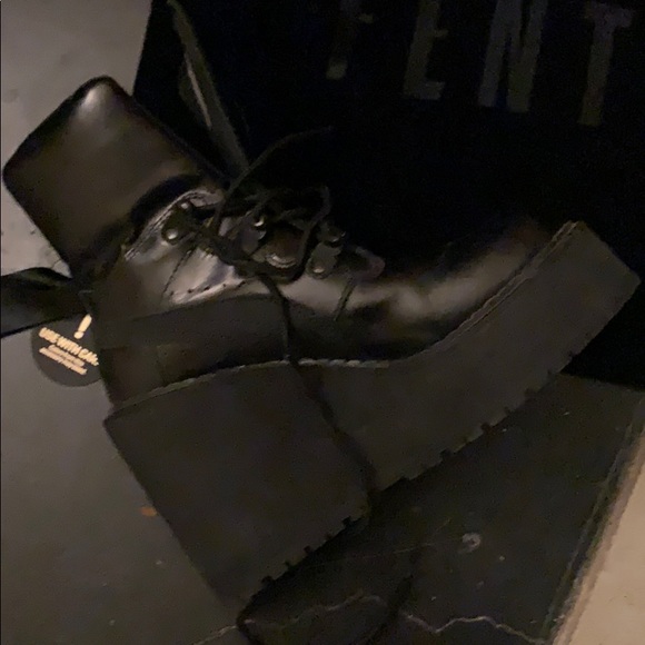 Puma x FENTY Platform Boots - Picture 2 of 5